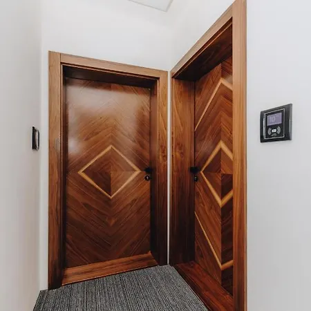 Boutique Luxury كراغوييفاك